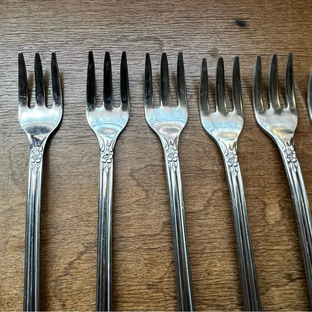 Vintage Oneida Fenway WM A Rogers Cocktail Seafood Fork Stainless Steel Set of 7